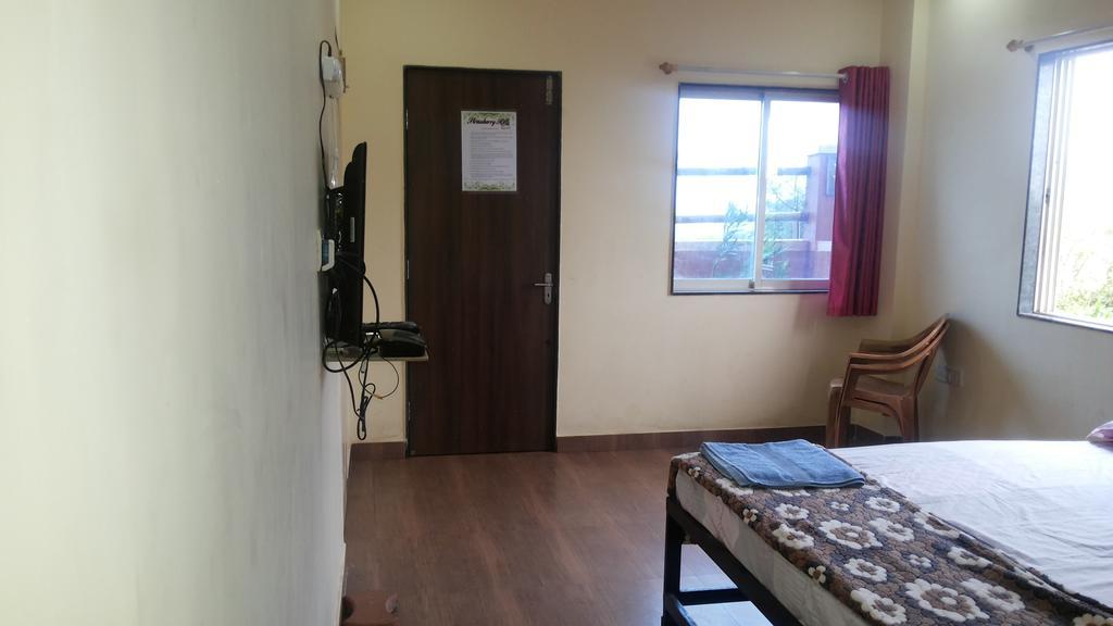 Strawberry Hills Resort Panchgani Room photo